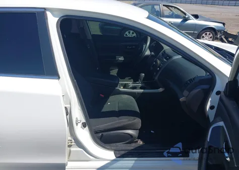 2015 Nissan Altima 2.5 S z USA, uszkodzony, nr VIN 1N4AL3AP9FC422399